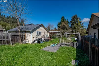 597 SE Ramp St, Roseburg, OR 97470 - Photo 11