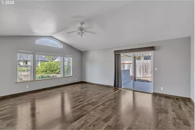 122 Lilly Ct, Sutherlin, OR 97479 - Photo 9