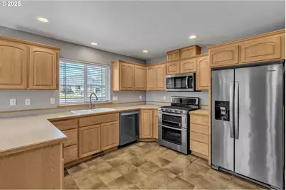 122 Lilly Ct, Sutherlin, OR 97479 - Photo 13