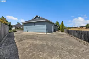 122 Lilly Ct, Sutherlin, OR 97479 - Photo 37