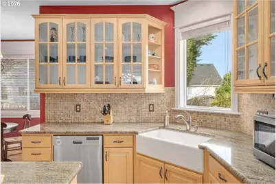 2530 Beacon Hill Dr, West Linn, OR 97068 - Photo 13