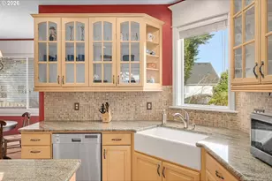 2530 Beacon Hill Dr, West Linn, OR 97068 - Photo 13