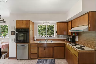 1072 Elrod Ave, Coos Bay, OR 97420 - Photo 7
