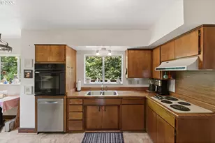 1072 Elrod Ave, Coos Bay, OR 97420 - Photo 7