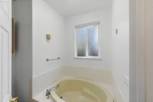 1120 Lakeshore Dr, Coos Bay, OR 97420 - Photo 25