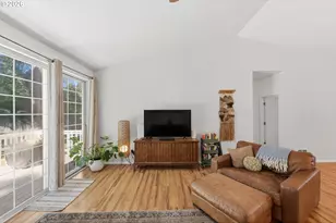 1120 Lakeshore Dr, Coos Bay, OR 97420 - Photo 5