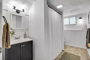 8325 SW Terwilliger Blvd, Portland, OR 97219 - Photo 17