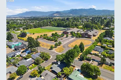 2070 Terresa Ave, Eugene, OR 97408 - Photo 43