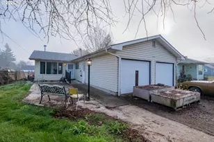 1247 1st Ave, Sweet Home, OR 97386 - Photo 3