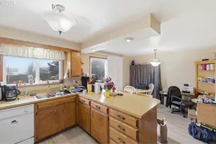 1247 1st Ave, Sweet Home, OR 97386 - Photo 7