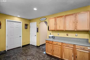 91051 Leashore Dr, Vida, OR 97488 - Photo 31