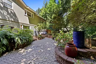 2210 SW Broadway Dr, Portland, OR 97201 - Photo 41