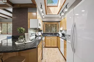 2210 SW Broadway Dr, Portland, OR 97201 - Photo 19