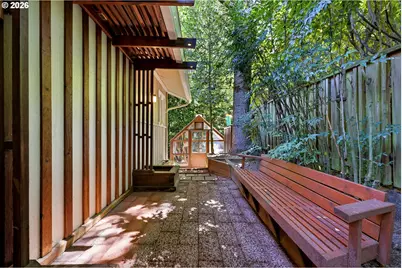 2210 SW Broadway Dr, Portland, OR 97201 - Photo 37