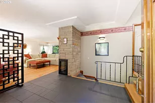 2210 SW Broadway Dr, Portland, OR 97201 - Photo 9
