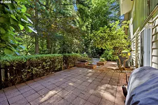 2210 SW Broadway Dr, Portland, OR 97201 - Photo 39