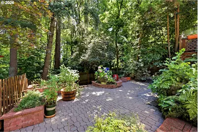 2210 SW Broadway Dr, Portland, OR 97201 - Photo 33