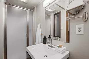 2210 SW Broadway Dr, Portland, OR 97201 - Photo 31