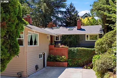 2210 SW Broadway Dr, Portland, OR 97201 - Photo 5