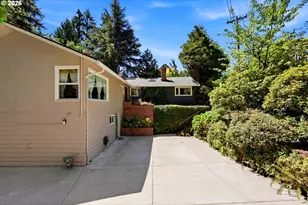 2210 SW Broadway Dr, Portland, OR 97201 - Photo 7