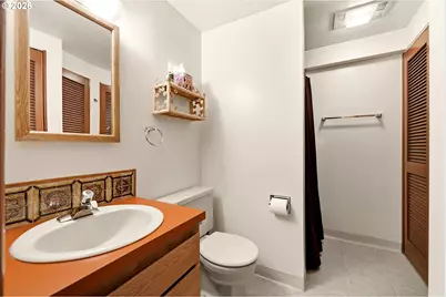 2210 SW Broadway Dr, Portland, OR 97201 - Photo 27