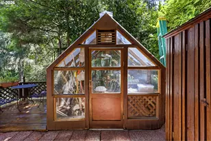 2210 SW Broadway Dr, Portland, OR 97201 - Photo 43