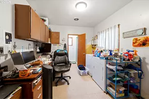 1404 Umpqua Rd, Woodburn, OR 97071 - Photo 15