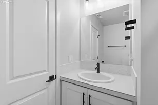 8095 SE Kinnaman St, Hillsboro, OR 97123 - Photo 9