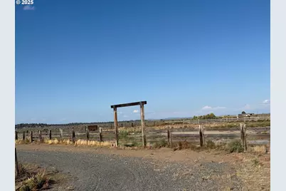 87479 N Star Ln, Christmas Valley, OR 97641 - Photo 3