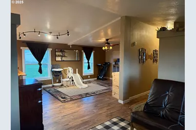 87479 N Star Ln, Christmas Valley, OR 97641 - Photo 7