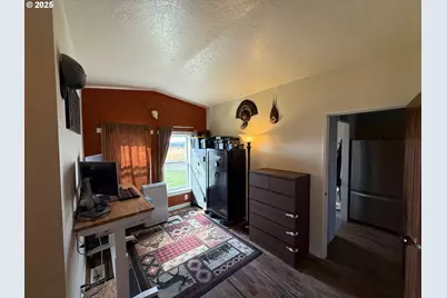 87479 N Star Ln, Christmas Valley, OR 97641 - Photo 17