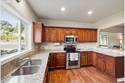 817 N Main St, Brownsville, OR 97327 - Photo 15