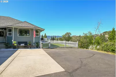 2804 NW Daysha Dr, Roseburg, OR 97471 - Photo 3