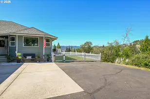 2804 NW Daysha Dr, Roseburg, OR 97471 - Photo 3