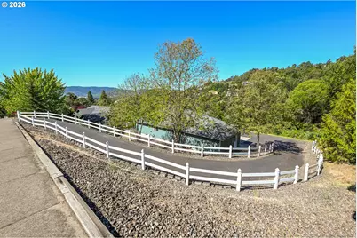 2804 NW Daysha Dr, Roseburg, OR 97471 - Photo 5