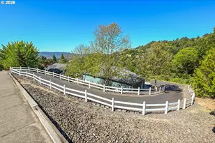 2804 NW Daysha Dr, Roseburg, OR 97471 - Photo 5