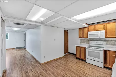 8025 SW Schiller Rd, Portland, OR 97225 - Photo 29