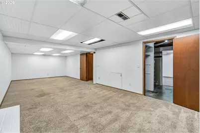 8025 SW Schiller Rd, Portland, OR 97225 - Photo 27