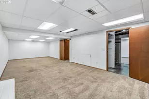 8025 SW Schiller Rd, Portland, OR 97225 - Photo 27