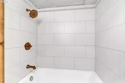 8025 SW Schiller Rd, Portland, OR 97225 - Photo 33