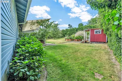 8025 SW Schiller Rd, Portland, OR 97225 - Photo 41