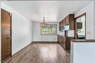 8025 SW Schiller Rd, Portland, OR 97225 - Photo 9