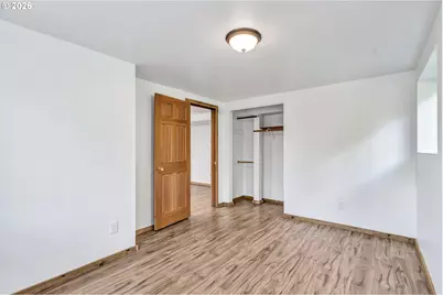 8025 SW Schiller Rd, Portland, OR 97225 - Photo 37