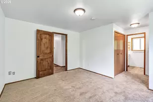 8025 SW Schiller Rd, Portland, OR 97225 - Photo 19