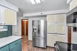 8025 SW Schiller Rd, Portland, OR 97225 - Photo 13