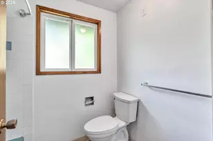 8025 SW Schiller Rd, Portland, OR 97225 - Photo 17
