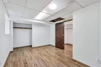 8025 SW Schiller Rd, Portland, OR 97225 - Photo 35