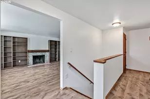 8025 SW Schiller Rd, Portland, OR 97225 - Photo 5
