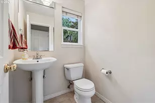9567 SW Spring Crest Dr, Portland, OR 97225 - Photo 33