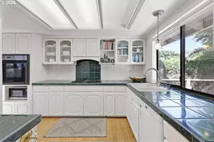 15625 NE Fargo Ct, Portland, OR 97230 - Photo 11